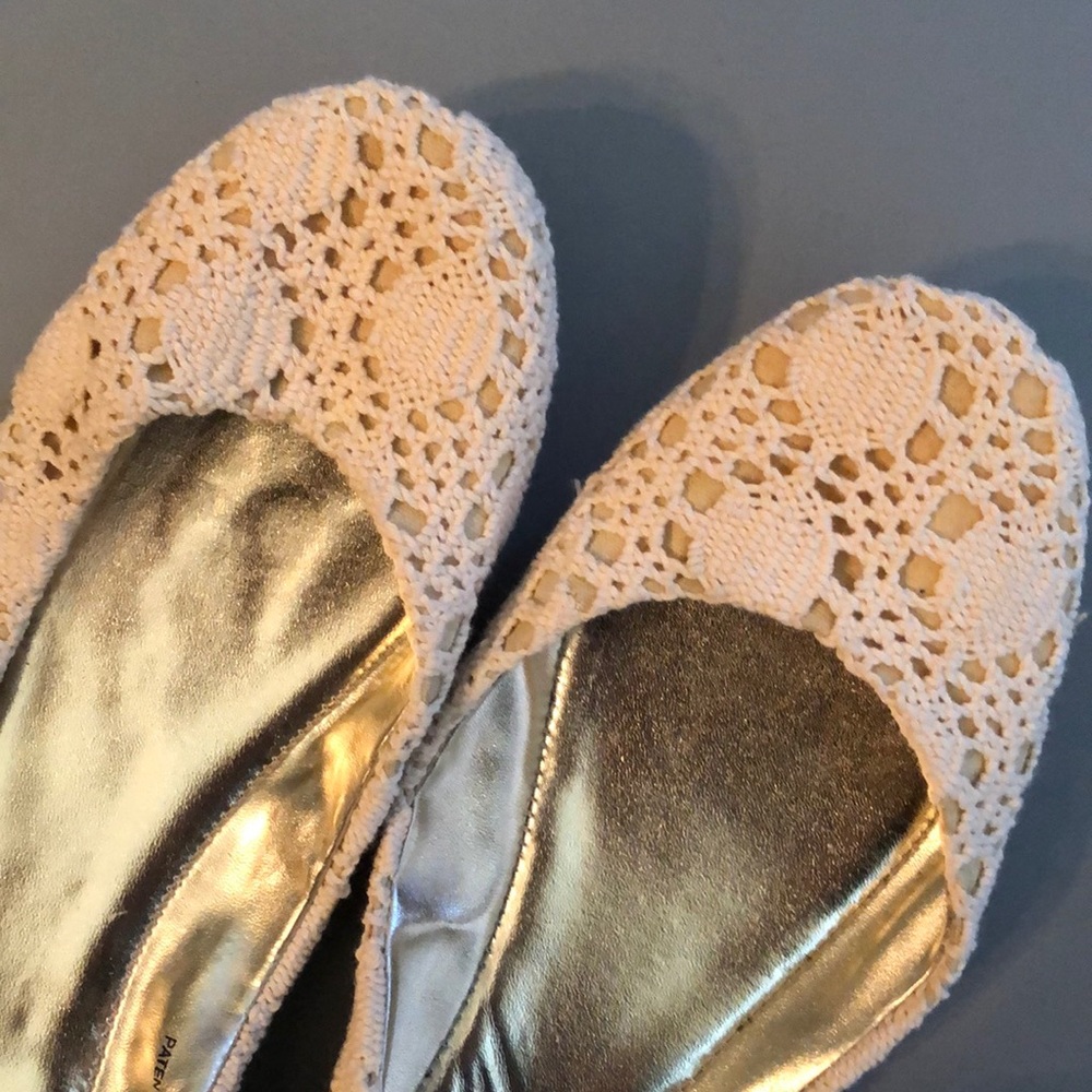 Xhilaration Women’s Ivory Lace Ballet Flats